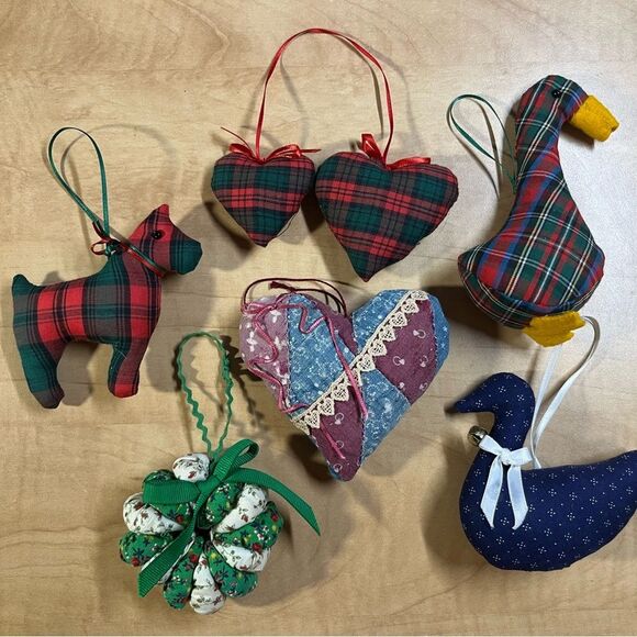 6 Handmade vintage fabric plaid Christmas ornaments - Picture 1 of 3